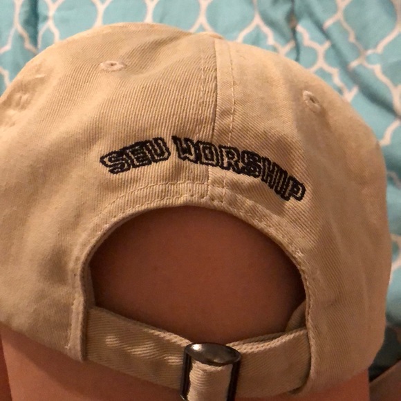 Hat - Picture 2 of 3